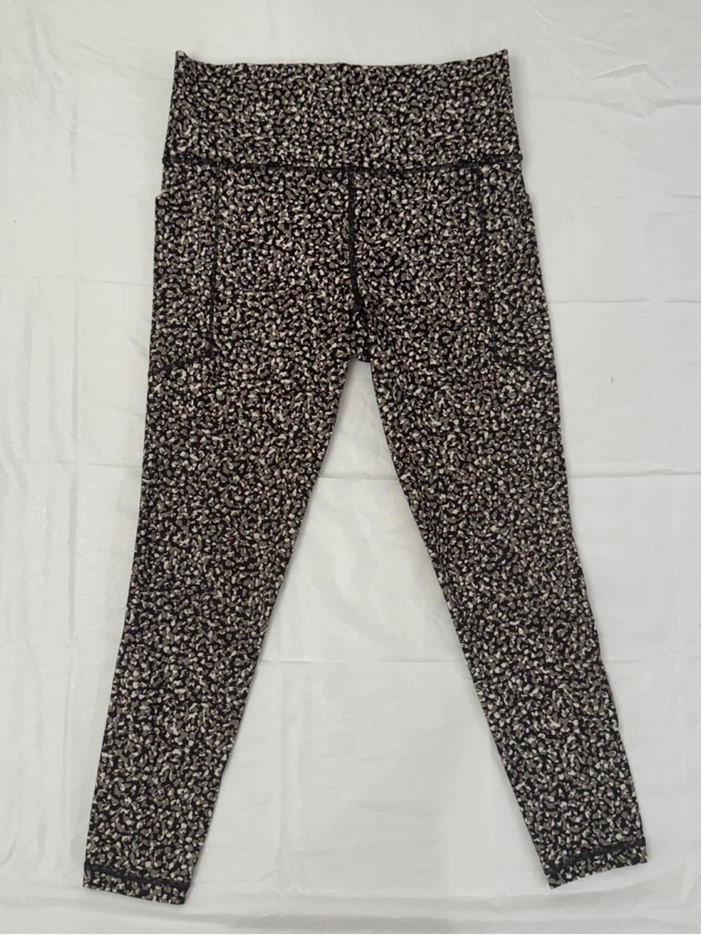 Womens Athleta Salutation Stash 7/8 Tight Brown Black Gravel size Medium